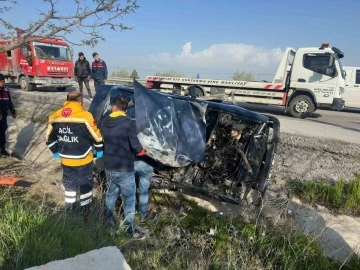 Refüje girip 50 metre sürüklenen otomobilde 1 kişi öldü, 3 kişi yaralandı
