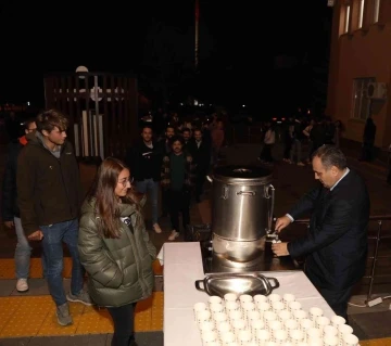 Rektör Altun’dan öğrencilere çorba ikramı
