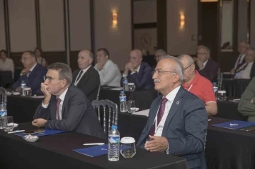 Rektör Çomaklı, Nöroşirürji Konferansına
