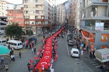 Rize’de Cumhuriyetin 100. Yılında 100 metrelik bayrakla yürüyüş yapıldı
