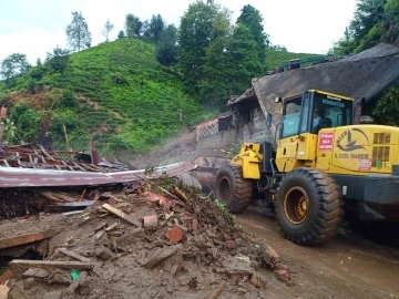 Rize’de şiddetli yağış sonrası heyelan meydana geldi: 8 ev tedbir amaçlı boşaltıldı
