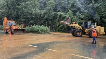 Rize ve Artvin için sağanak, Doğu Karadeniz için fırtına uyarısı