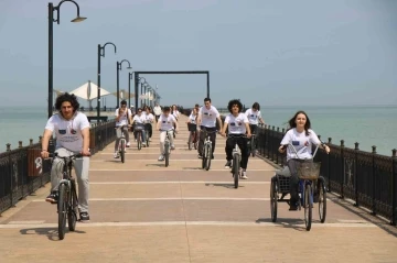 Romanyalı öğrenciler ile Türk öğrenciler, dünya mirası için el ele pedal çevirdi
