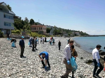 RTEÜ’lü öğrenciler ve akademisyenler kıyı ve sualtı temizliği yaptı
