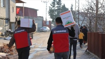 Sadakataşı Derneğinin deprem bölgesine yardımları sürüyor