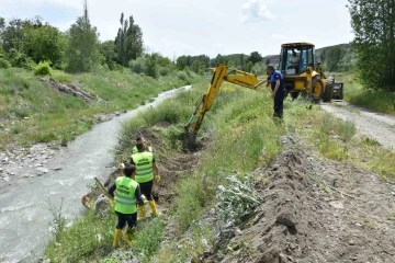 Sağanak yağışta zarar gören sulama bentlerinde çalışma
