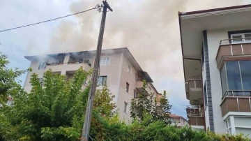 Sakarya’da şehir merkezinde korkutan yangın: Mahalleli sokağa döküldü
