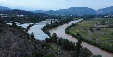 Sakarya nehrinin debisi arttı, suyu kahverengiye boyandı