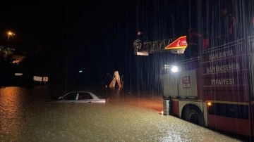 Sakarya'da sağanak taşkınlara neden oldu