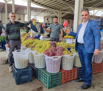 Salihli Manavlar ve Pazarcılar Odası’ndan esnafa ay yıldızlı bayrak
