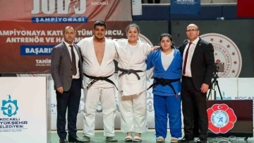 Salihlili judoculardan 2 altın, 1 bronz madalya