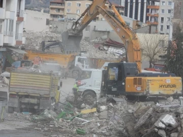 Samandağ enkaz kaldırma ve yıkım çalışmaları 9 mahallede devam ediyor
