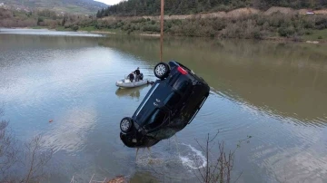 Samsun’da araç gölete uçtu: 2 ölü
