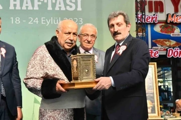 Samsun’da yılın ahisi 60 yıllık ayakkabıcı seçildi
