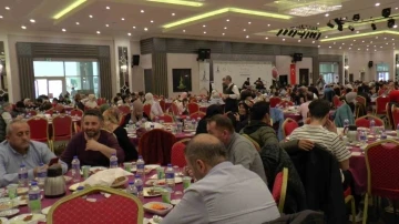 Sancaktepe’de kalan depremzede vatandaşlar iftar yemeğinde misafir edildi
