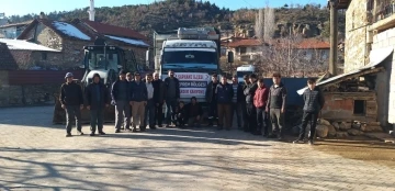 Şaphane’den deprem bölgesine 2 kamyon odun
