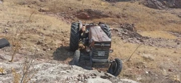 Şarampole devrilen traktörün sürücüsü öldü
