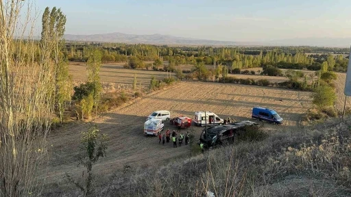 Şarampole devrilen yolcu otobüsünde 21 kişi yaralandı
