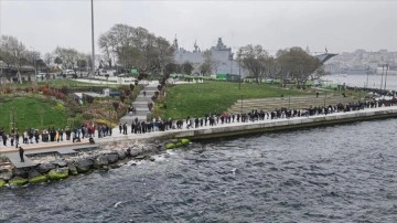 Sarayburnu Limanı'nda demirleyen TCG Anadolu gemisine ziyaretçi akını