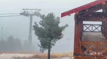 Sarıkamış’ta lapa lapa kar yağışı başladı