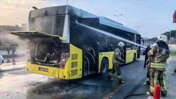 Sarıyer'de İETT otobüsünün motor kısmında çıkan yangın söndürüldü