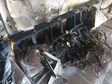 Şarja takılı bırakılan taşınabilir batarya patladı, evde yangın çıktı
