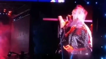 Şarkıcı Cem Adarian'a konseri sırasında saldırı 