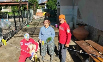 Sarp bölgede mahsur kalan keçiyi AKUT kurtardı
