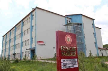 SCÜ Eczacılık Fakültesi akredite oldu
