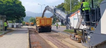 Şehrin bozuk yolları asfaltlanıyor
