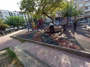 Şehzadeler Belediyesi çocuk oyun parklarını yeniliyor
