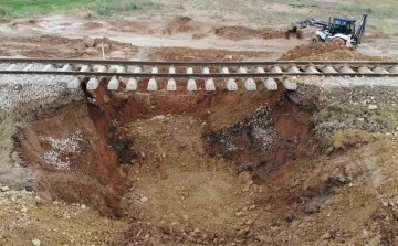 Sel suları Doğu Ekspresi hattını çökertti: Tren seferleri durduruldu