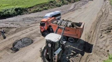 Sel ve heyelandan etkilenen 172 mahalle yoluna hızlı müdahale
