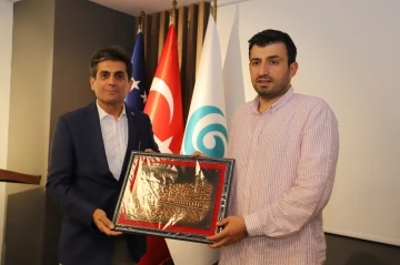 Selçuk Bayraktar’dan Kosova’daki Yunus Emre Enstitüsü’ne ziyaret
