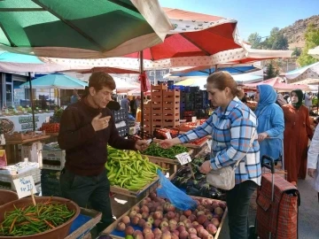 Semt pazarlarında esnaflar satışlardan memnun
