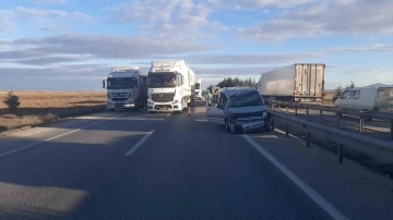 Seyir halindeki kamyonet, tankere arkadan çarptı, 1 kişi hayatını kaybetti
