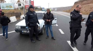 Silahla yakalandı “Çocuk pat pat atıyor&quot; diyerek kendini savundu
