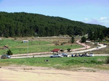 Simav Gölcük Yaylasında bayram tatili yoğunluğu
