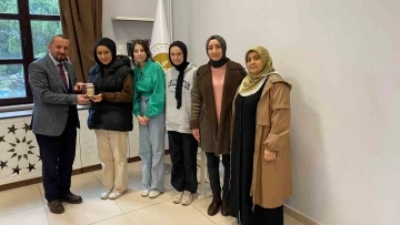 Simav Kız İmam Hatip Lisesi öğrencileri Filistin için yardım topladı
