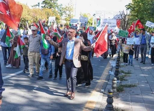 Sincan Belediye Başkanı Murat Ercan Filistin’e destek yürüyüşüne katıldı
