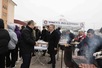 Sincan Belediyesinden öğrencilere sucuk ekmek ikramı
