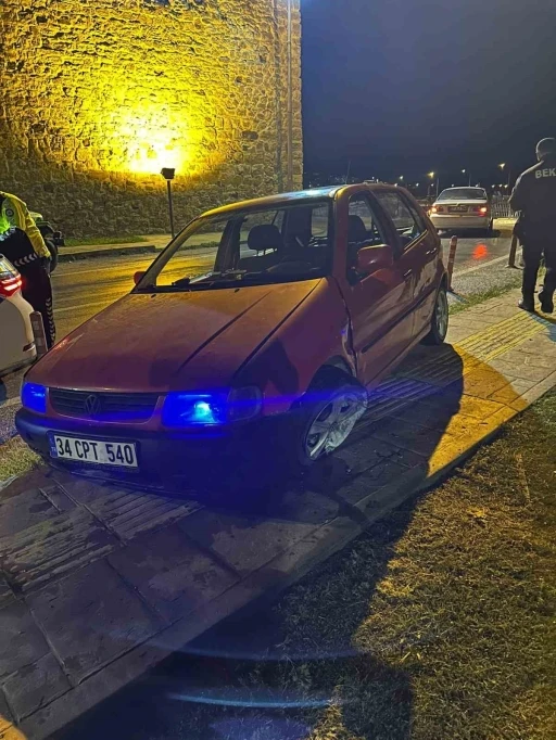 Sinop’ta polisin ’dur’ ihtarına uymayan sürücü yakalandı
