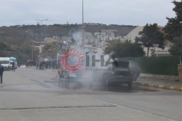 Sinop'ta seyir halindeki otomobilden dumanlar yükseldi