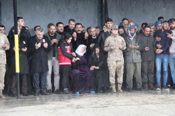 Şırnak’ta güvenlik korucusu yıldırım isabet etmesi sonucu şehit oldu
