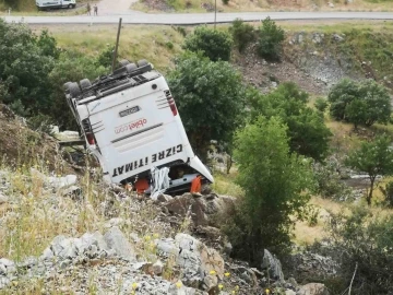 Şırnak’ta otobüs şarampole yuvarlandı: 2 yaralı
