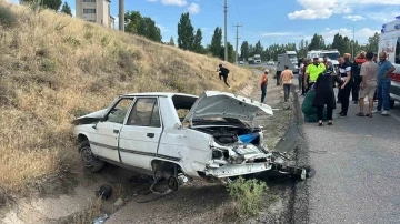 Sivas’ta kontrolden çıkan otomobil devrildi: 1’i ağır 5 yaralı
