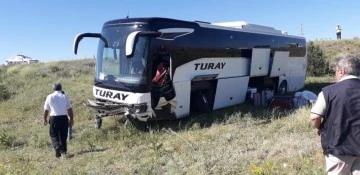 Sivas’ta yolcu otobüsü yoldan çıktı: 8 yaralı