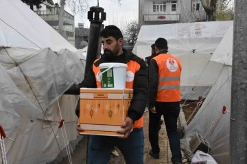 Siverekli gönüllüler depremzedeleri Ramazan’da yalnız bırakmadı
