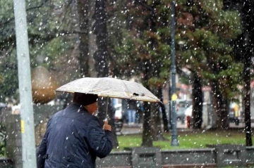 Soğuk hava ve kar yağışı Samsun’da etkili oluyor