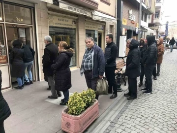 Soğuk havada helva kuyruğu
